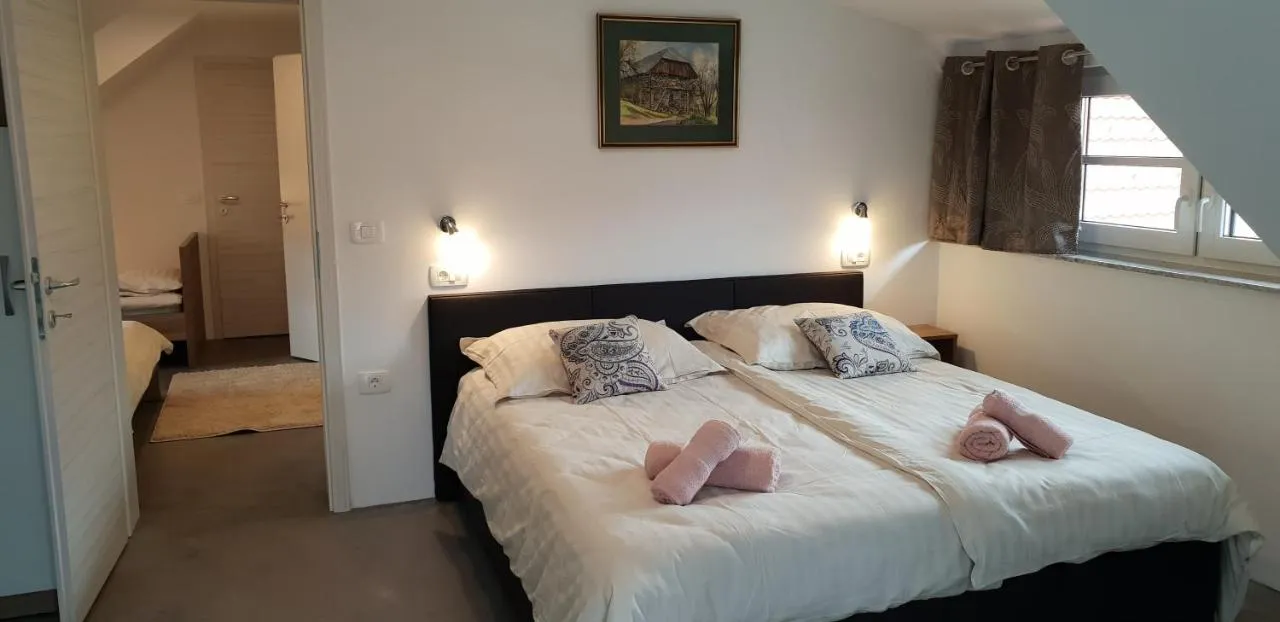 Velika družinska soba pod streho