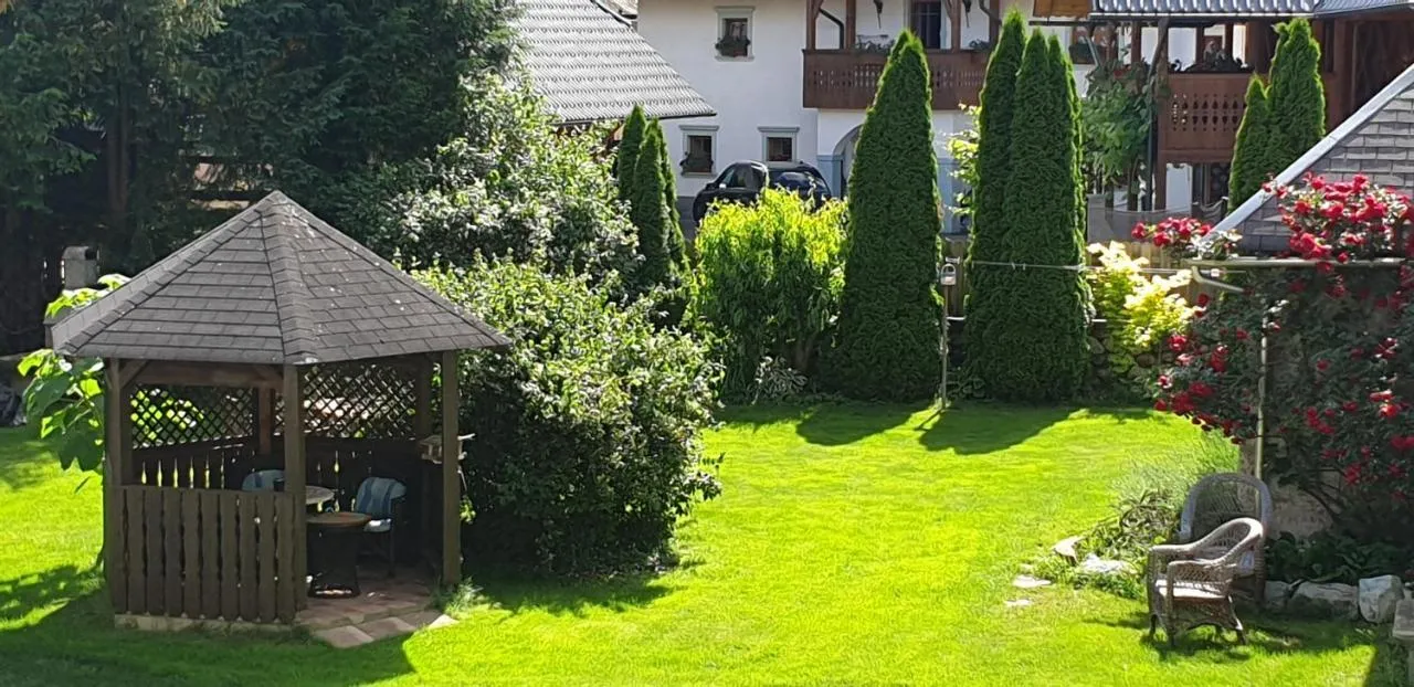 Lesena utica na trati vrta